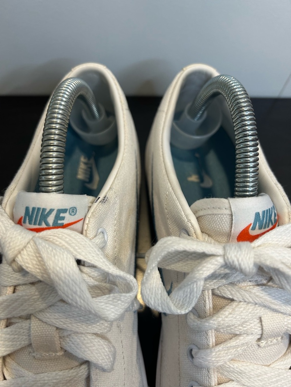 Nike Women’s Capri Canvas Low Top Sneakers White 315774-100 - Picture 5 of 9